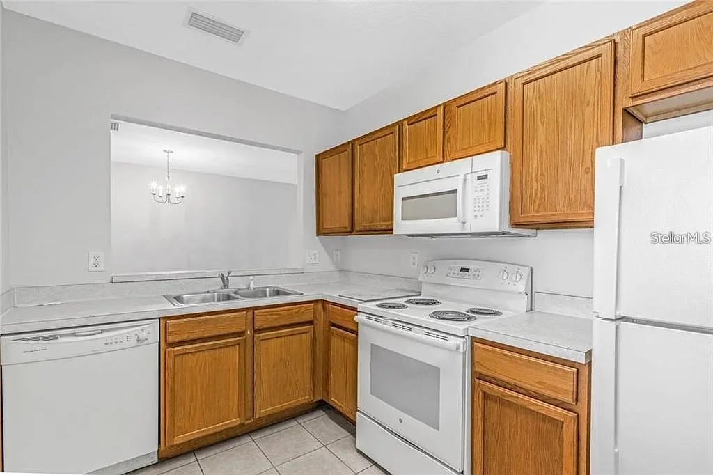 3 bed, 2.0 bath, 1151 sqft, $1,650 — Photo 2