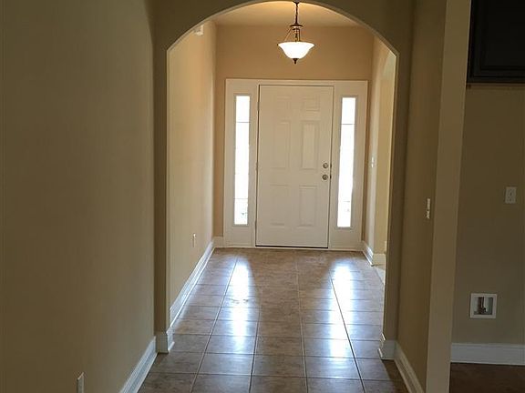 2nd image of 2533 Redford Dr
