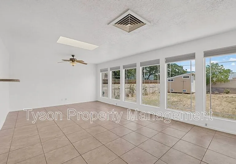 310 Truman St NE — Photo 15