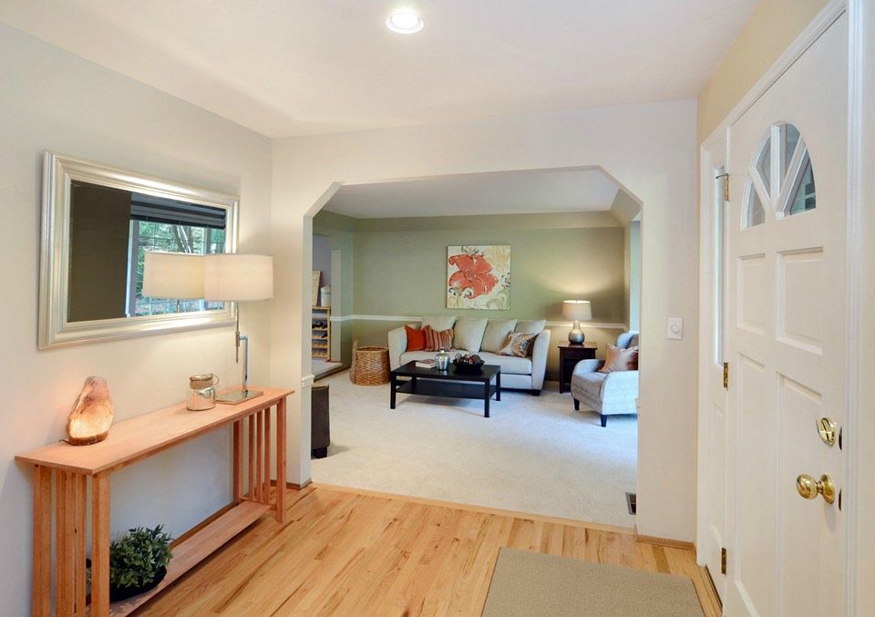 1st image of 5413 Diamond Pl NE
