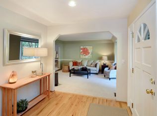 5413 Diamond Pl NE, Bainbridge Island, WA 98110