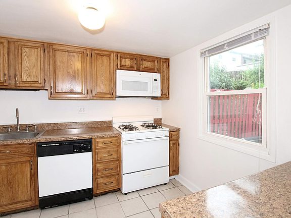 4th image of 5537 Hollins Ln