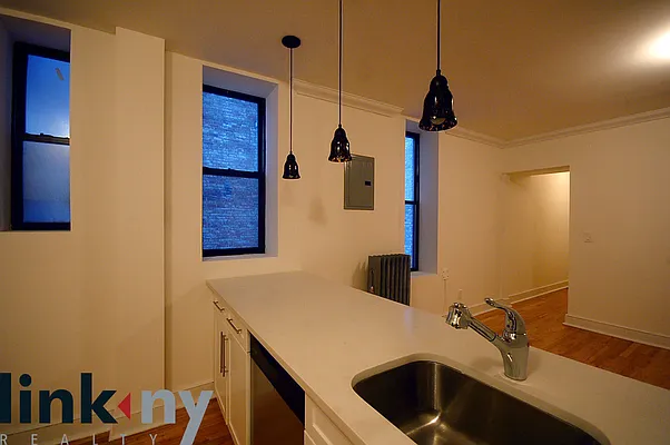 Rented by Link NY Realty | media 50