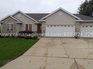 1118 Cobham Ln, Sun Prairie, WI 53590