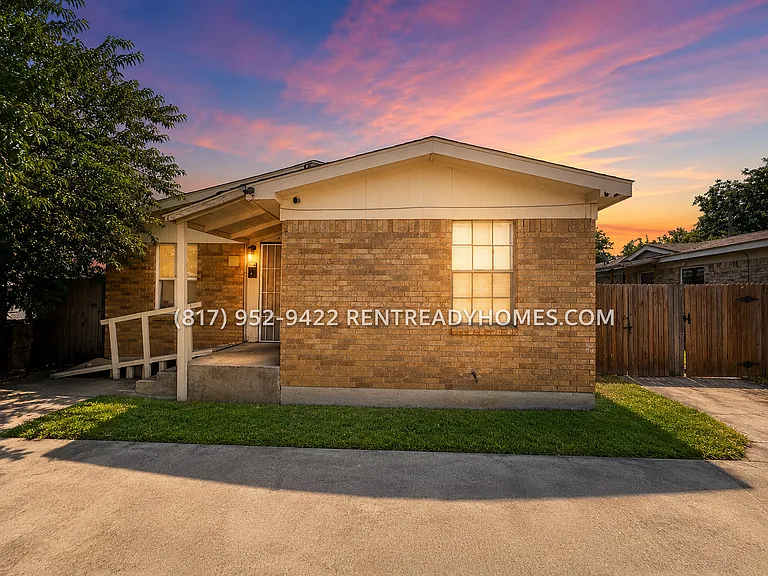 313 Forby Ave — Photo 1