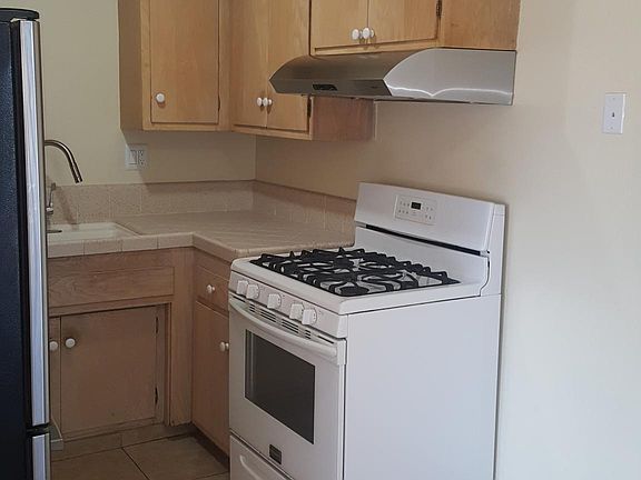 5th image of 820 Camino Corto APT 6