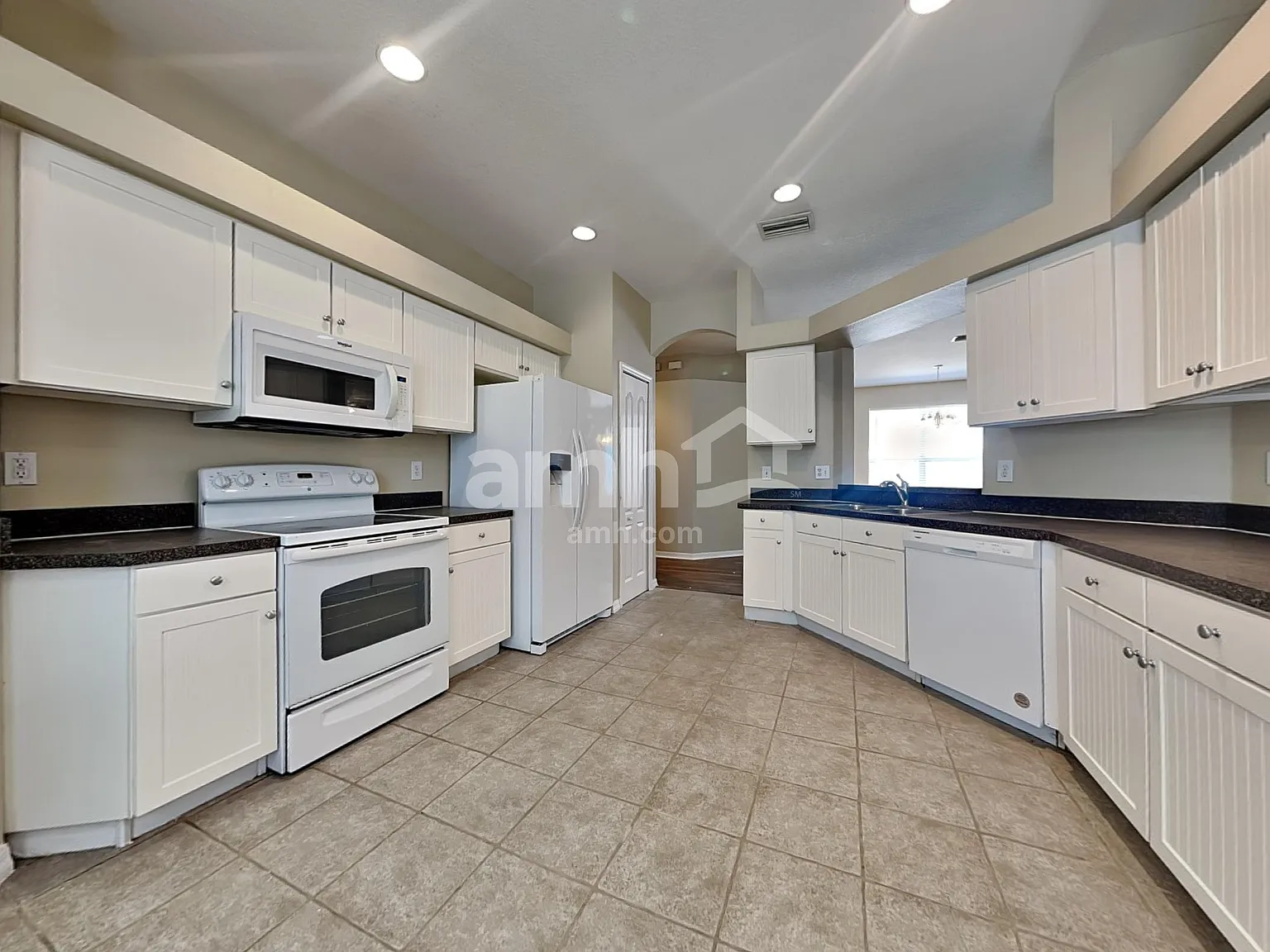 3 bed, 2.0 bath, 2678 sqft, $3,215 — Photo 4