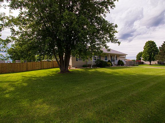 3rd image of 3783 Creekside Dr
