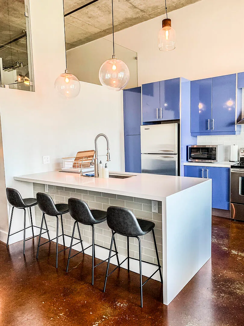 2 bed, 2.0 bath, 1073 sqft, $6,750 — Photo 2