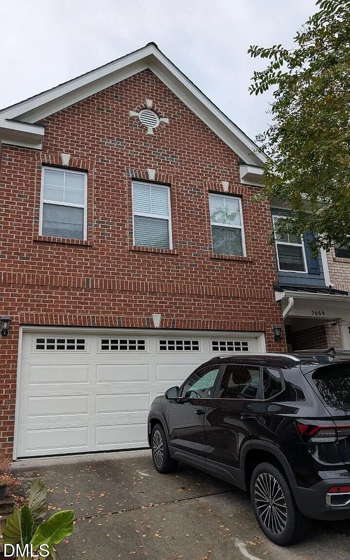 3 bed, 2.5 bath, $2,080 — Photo 2