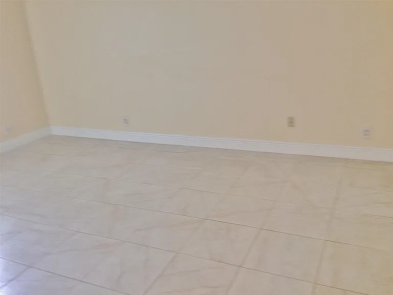 7510 NW 23rd St — Photo 5