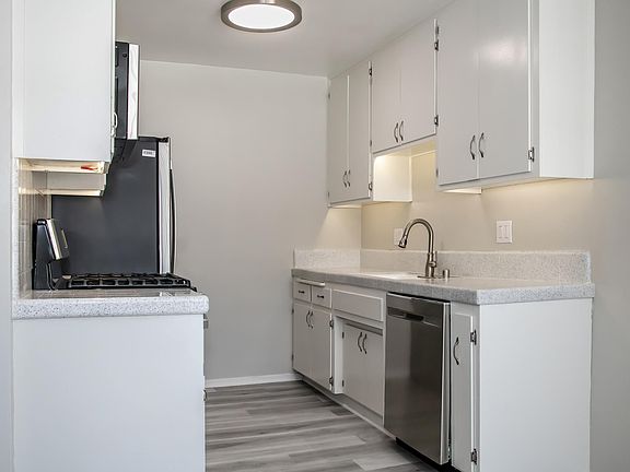 3rd image of 1160 N Kenilworth Ave APT 6A