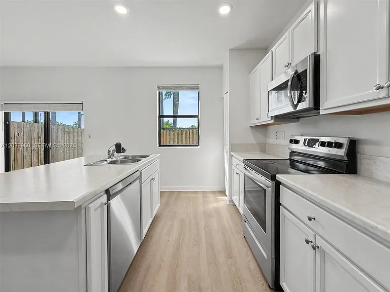 11296 SW 254th Ter — Photo 4