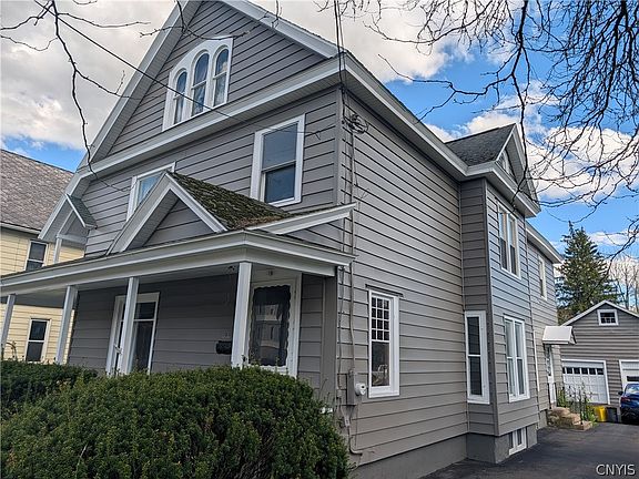 5th image of 141 Tompkins St