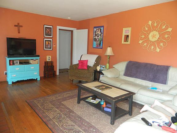 3rd image of 1111 NE Adair Dr