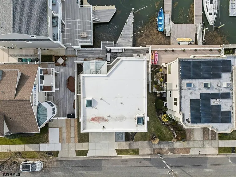 302 N Nassau Ave — Photo 49