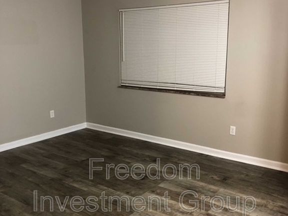 4th image of 143 Louella Dr