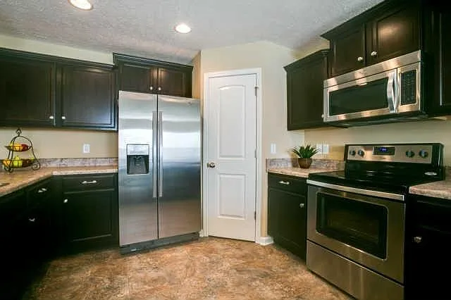 908 Azeri Ave — Photo 6
