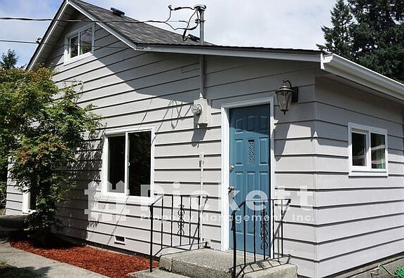 2nd image of 1660 NE Sipes Ln