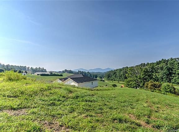 2nd image of 70 Tamerlane Way #40
