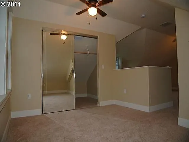 73 NE Graham St — Photo 10