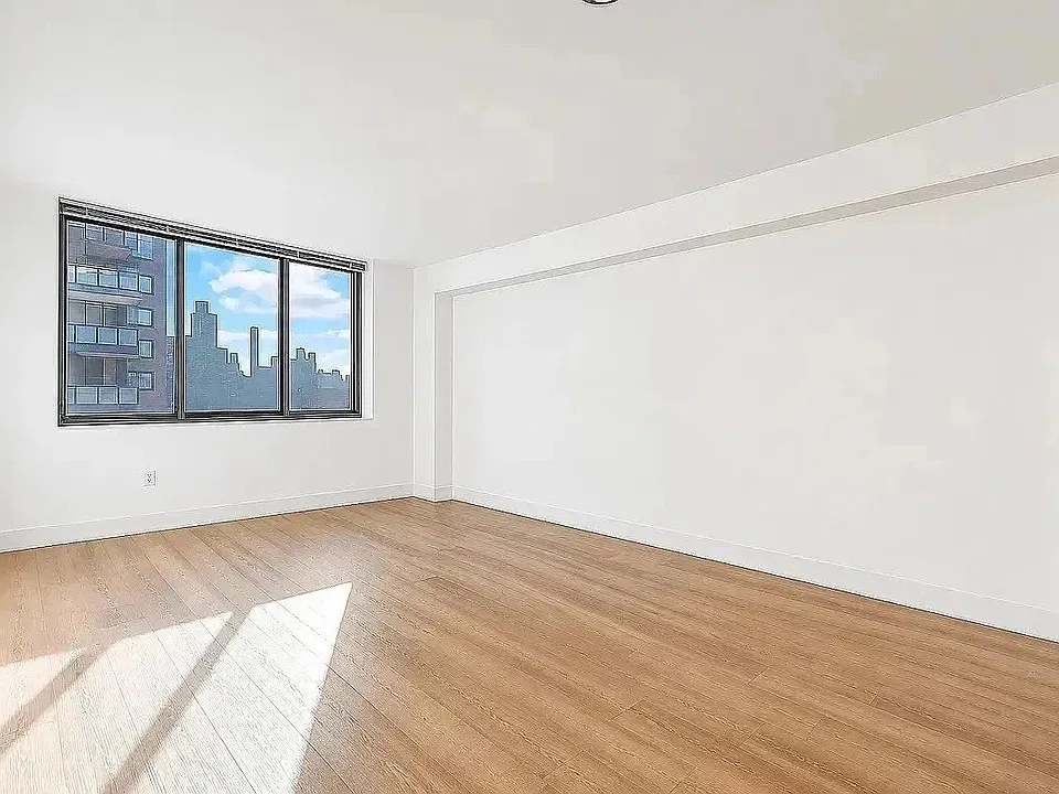 1735 York Ave #8E