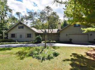 28W111 Garys Mill Rd, Winfield, IL 60190