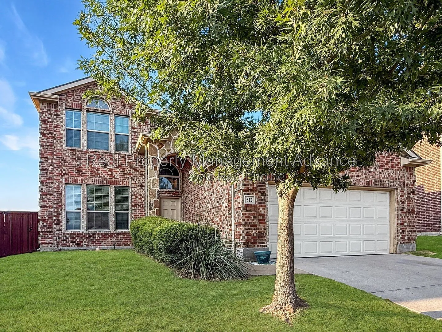 4 bed, 2.5 bath, 2495 sqft, $2,495 — Photo 2
