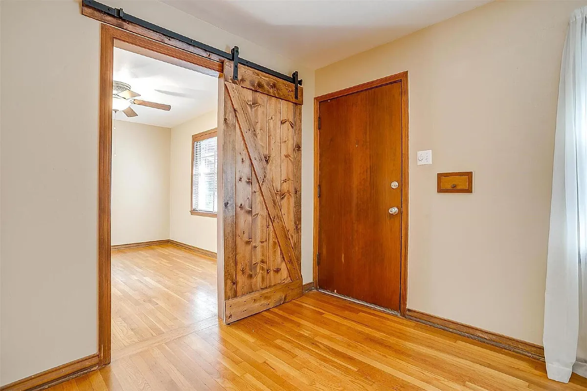 Building Photo - 604 Monticello Dr #103