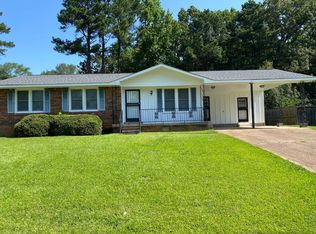 27 Briarwood Ln, Jackson, TN 38301