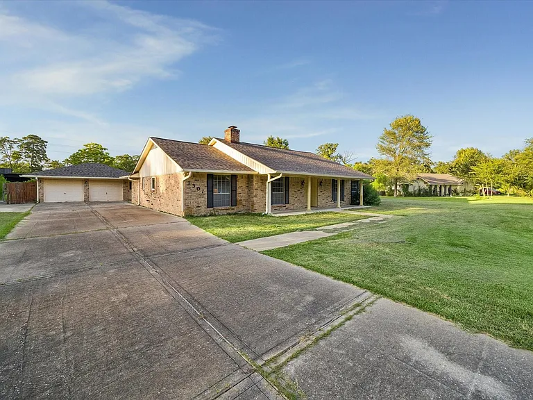1307 Southern Hills Rd — Photo 3