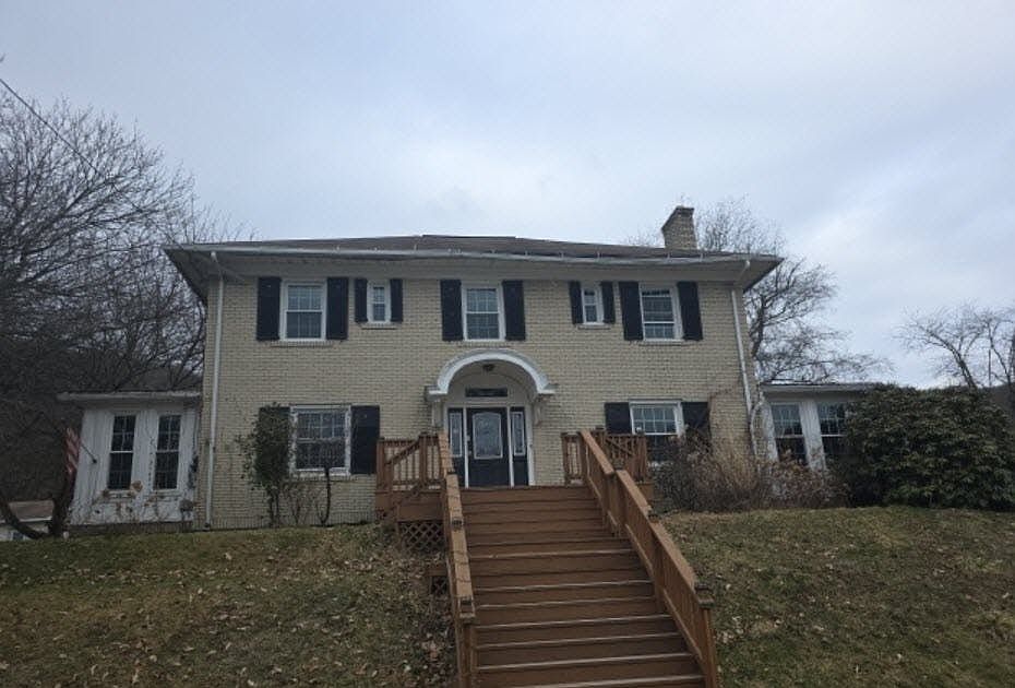 1st image of 219 Liberty St