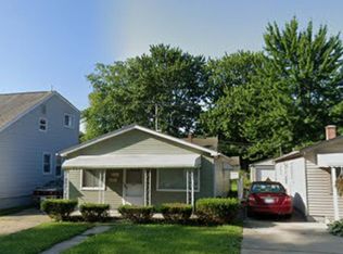 21820 Rosedale St, Saint Clair Shores, MI 48080