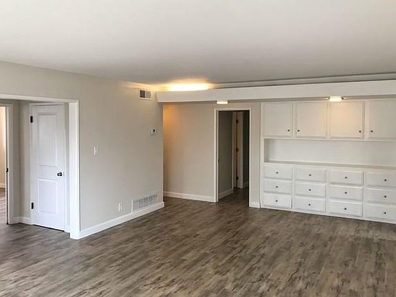 4th image of 3925 W 111th St APT 1