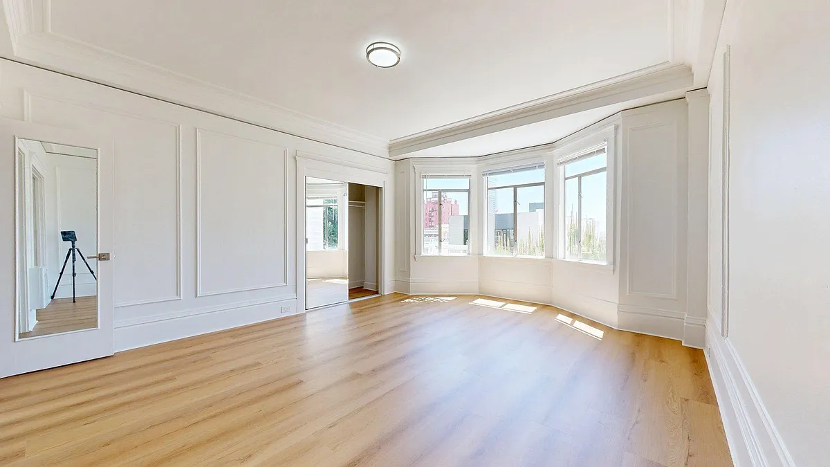 Building Photo - 1047 Bush St #9