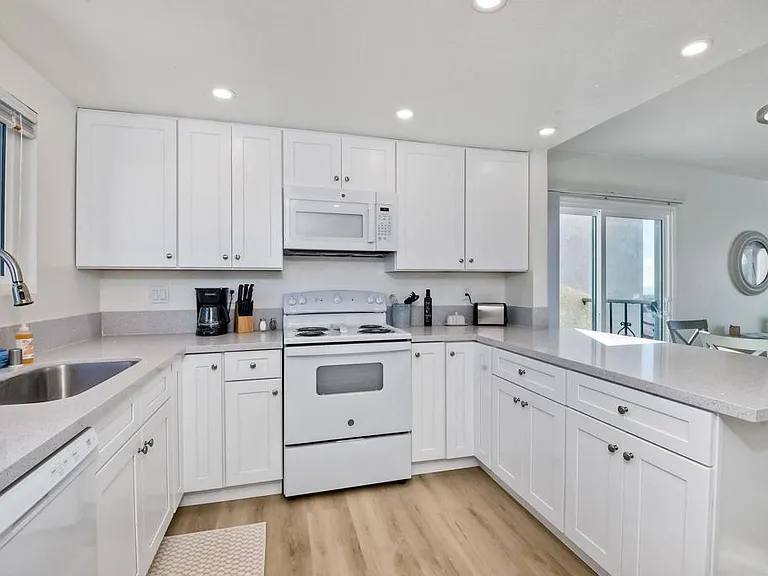 6675 Paseo Del Norte #B — Photo 6