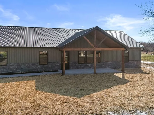 3122 N Blanton Rd, Scottsburg, IN 47170