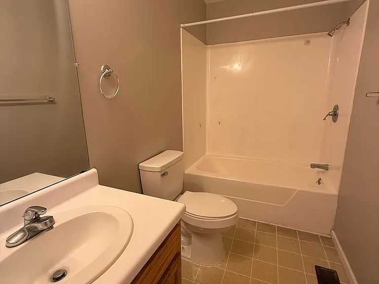 154 W Peach St — Photo 10