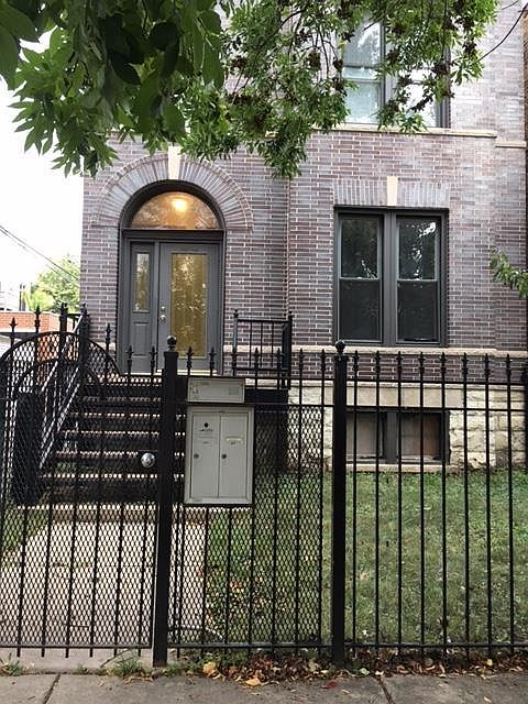 1st image of 1942 W Oakdale Ave #1