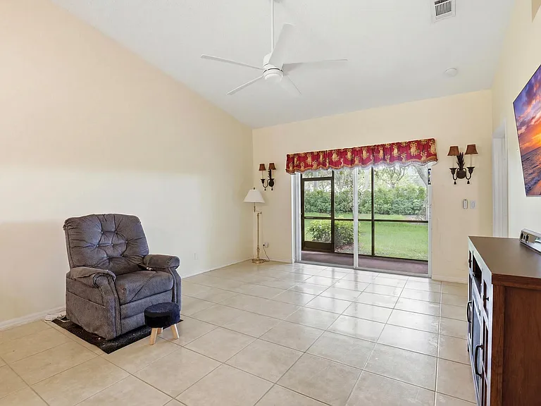 9363 Bridgeport Dr — Photo 8