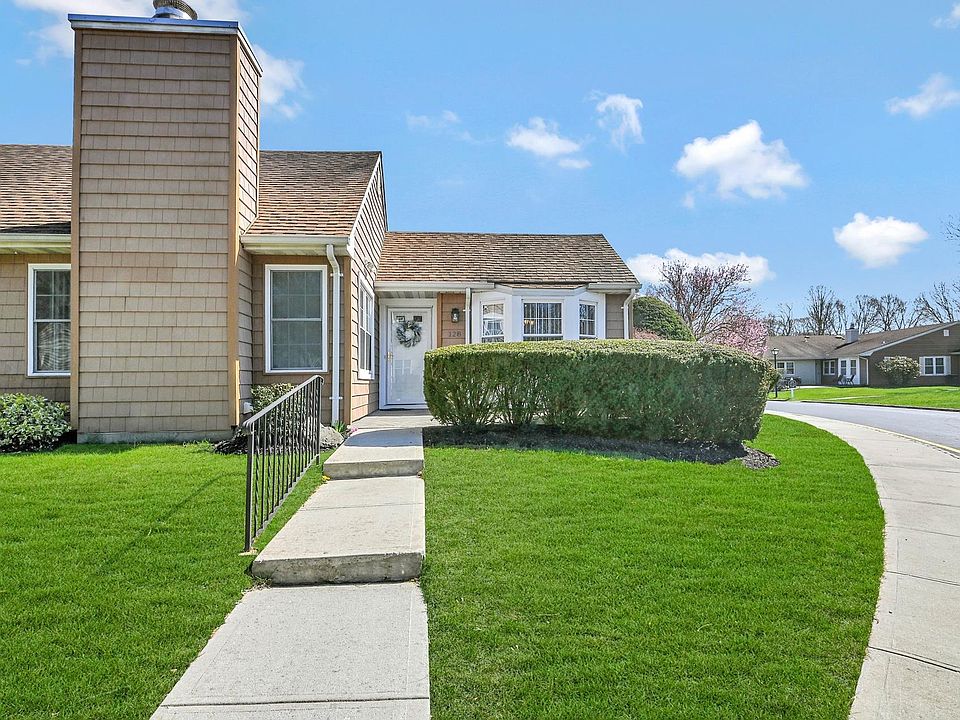 1st image of 128 Revere Dr
