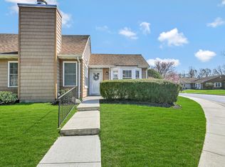 128 Revere Dr, Sayville, NY 11782