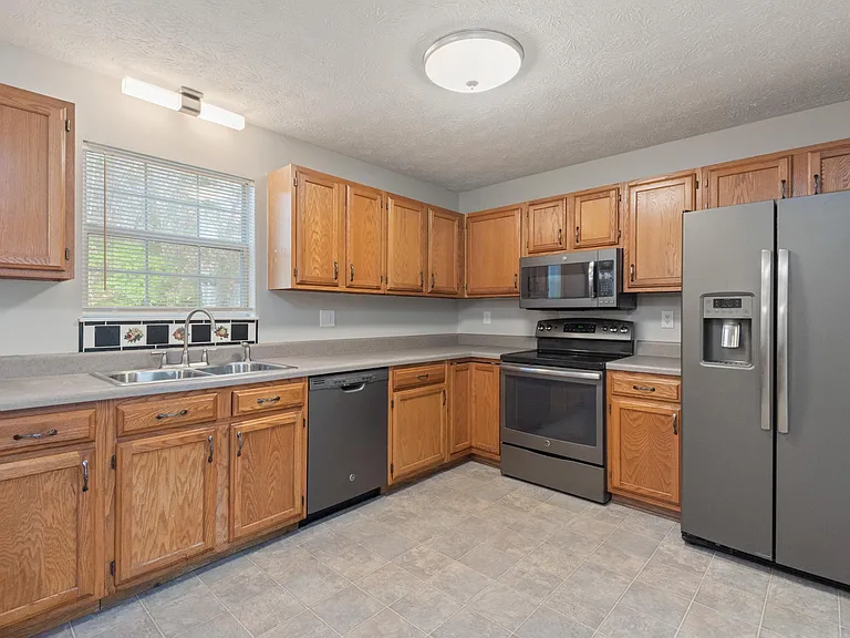 1560 Pheasants Glen Dr — Photo 10
