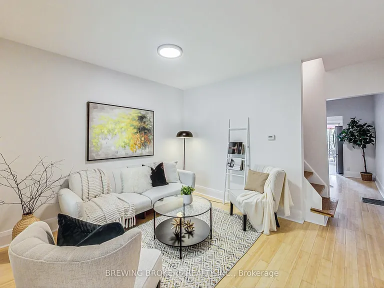 98 Moberly Ave — Photo 5