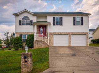 606 Sapphire Dr, Hurricane, WV 25526