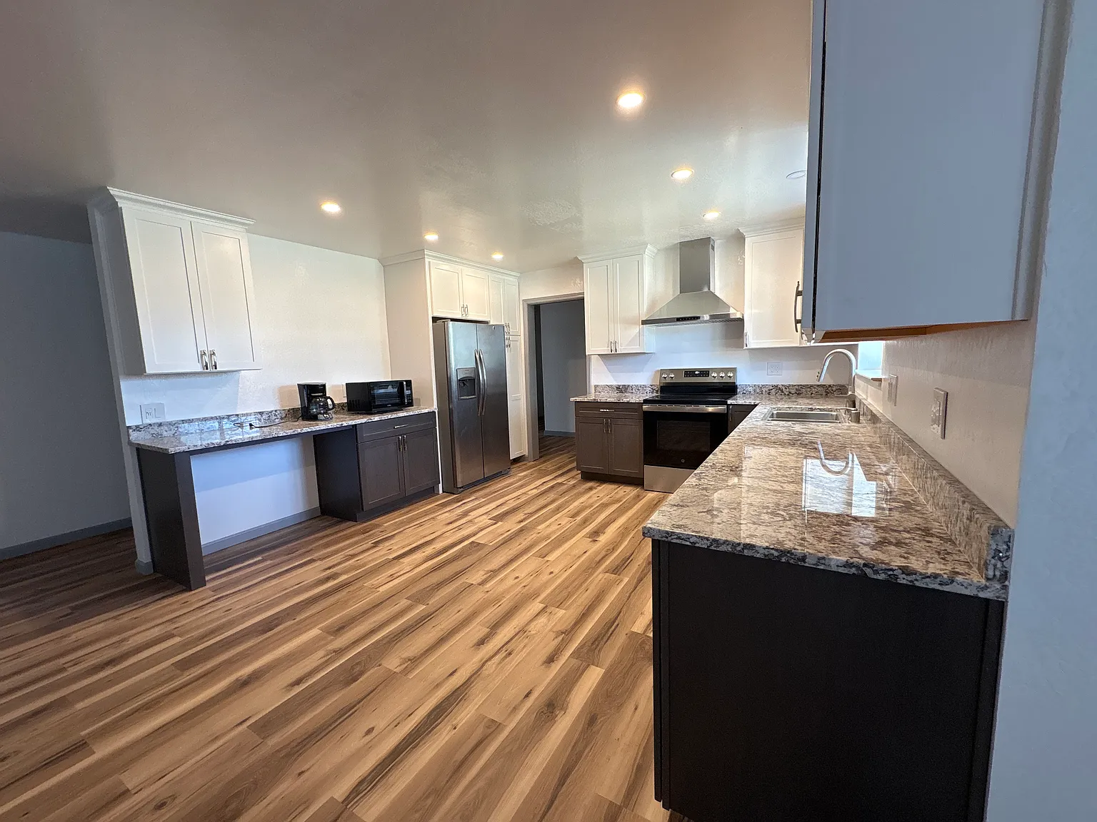 3 bed, 2.5 bath, 2489 sqft, $1,000 — Photo 4