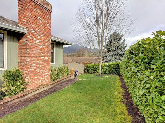 4th image of 2267 Brentwood Dr