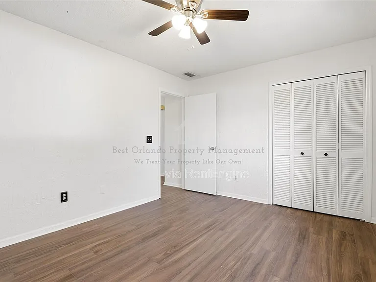 7326 Wethersfield Dr — Photo 24