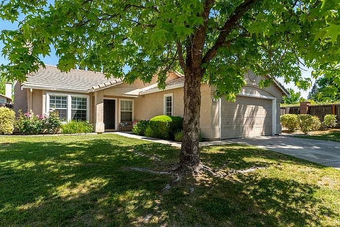 1st image of 208 Epworth Ct