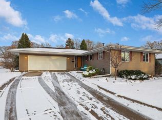 1436 Unity Ave N, Golden Valley, MN 55422